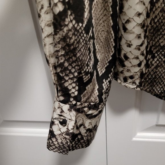 Jones New York ruffle front sleeved blouse - Picture 6 of 6